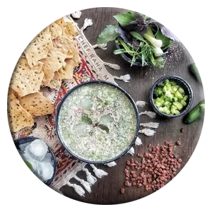 ماست و خیار مجلسی با نان خشک یزدی